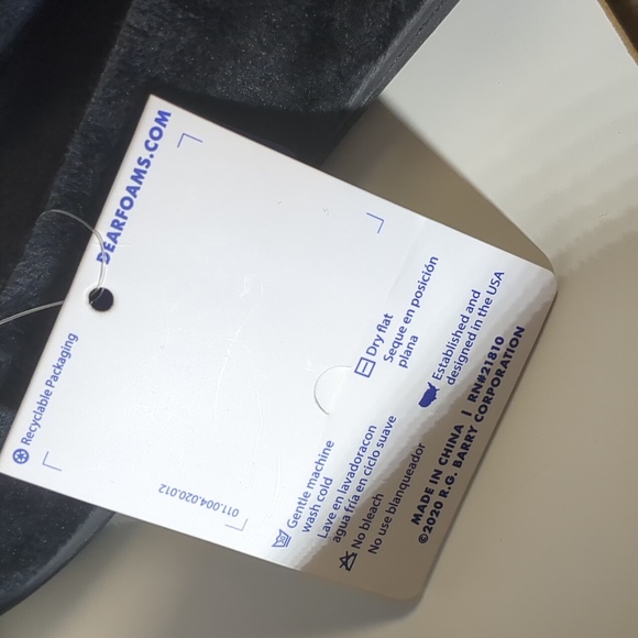 Dearfoam Slippers in Black - Picture 8 of 10